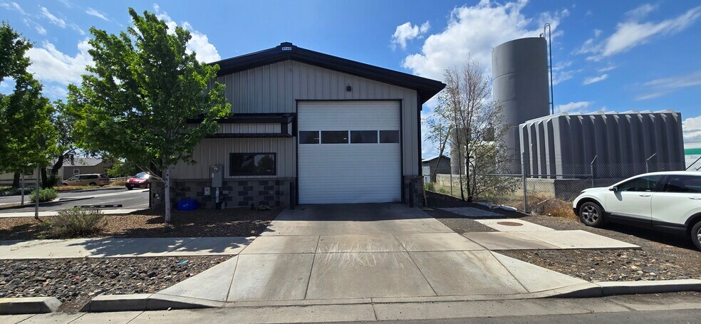 407 SE Warsaw St, Redmond, OR à vendre - Photo du bâtiment - Image 2 de 5