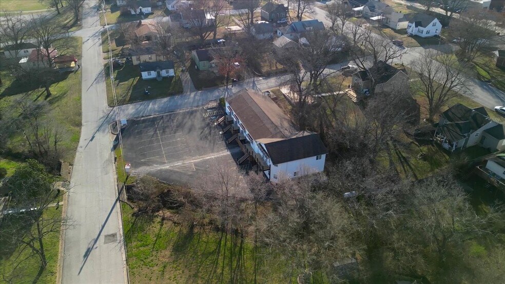 515 Nebraska Ave, West Plains, MO à vendre - Photo du bâtiment - Image 3 de 14