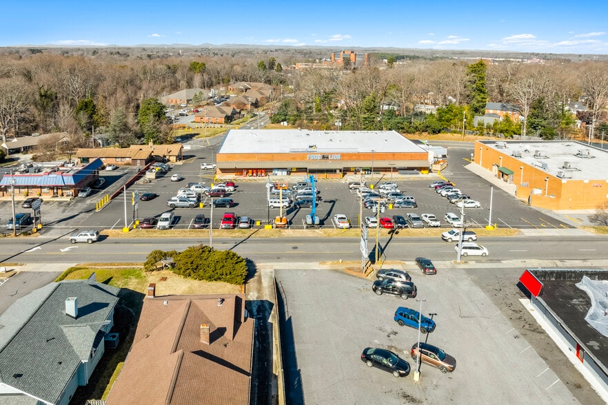 947 Davie Ave, Statesville, NC à vendre - Photo du bâtiment - Image 2 de 2