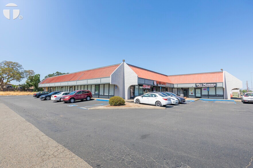 9555 Folsom Blvd, Sacramento, CA à louer - Photo du bâtiment - Image 3 de 10