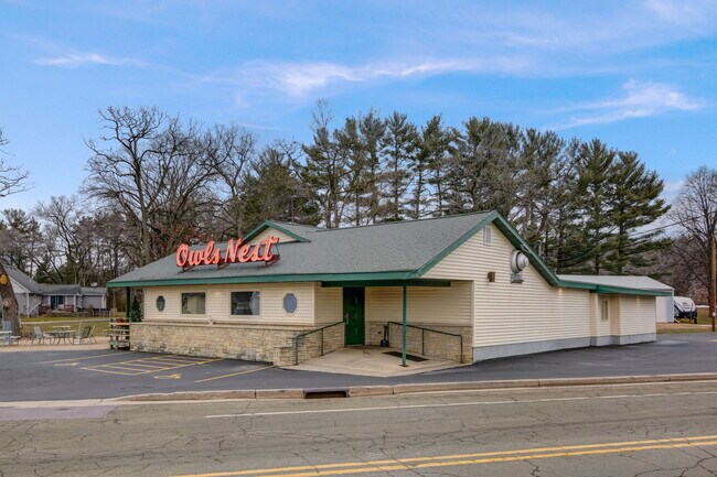 Plus de détails pour 617 E North St, Poynette, WI - Commerce de détail à vendre