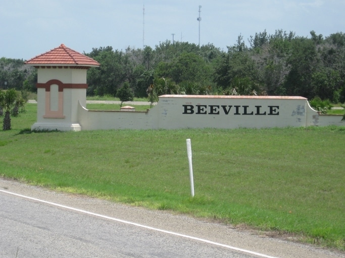 1200 E Houston St, Beeville, TX for sale Building Photo- Image 1 of 27