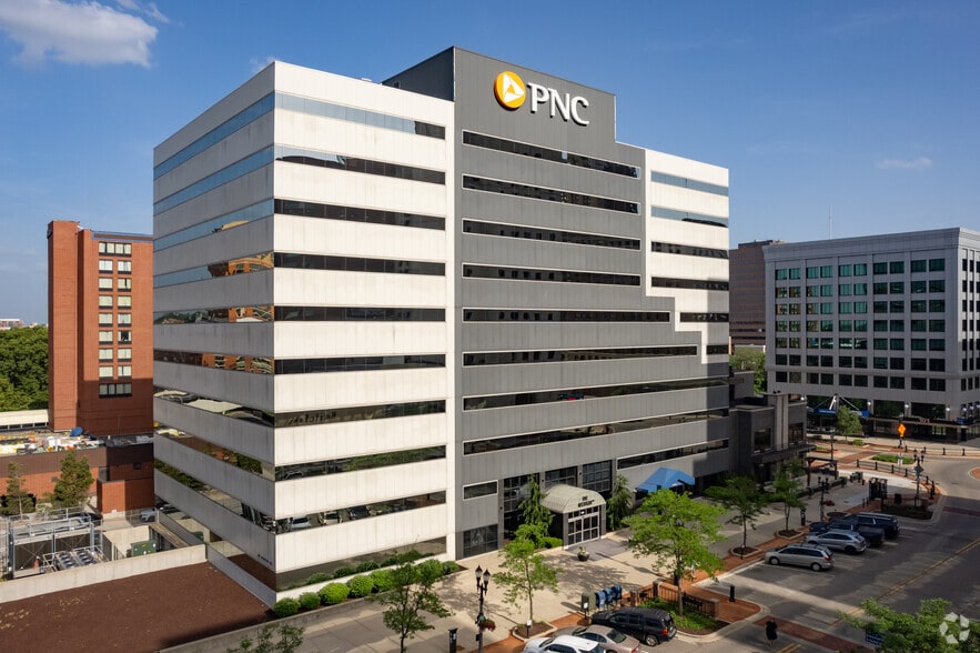 120 N Washington Sq, Lansing, MI for lease - Building Photo - Image 1 of 4