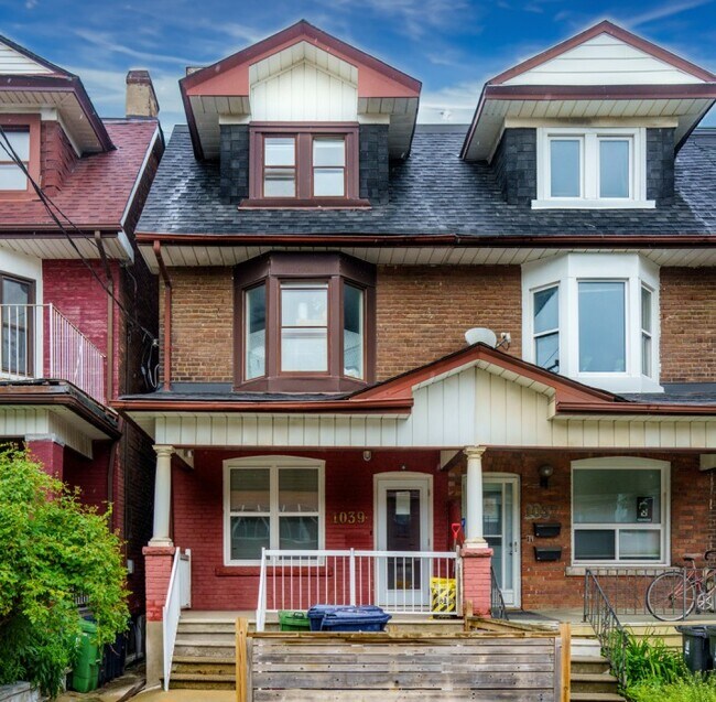 More details for 1039 Bathurst St, Toronto, ON - Multifamily for Sale