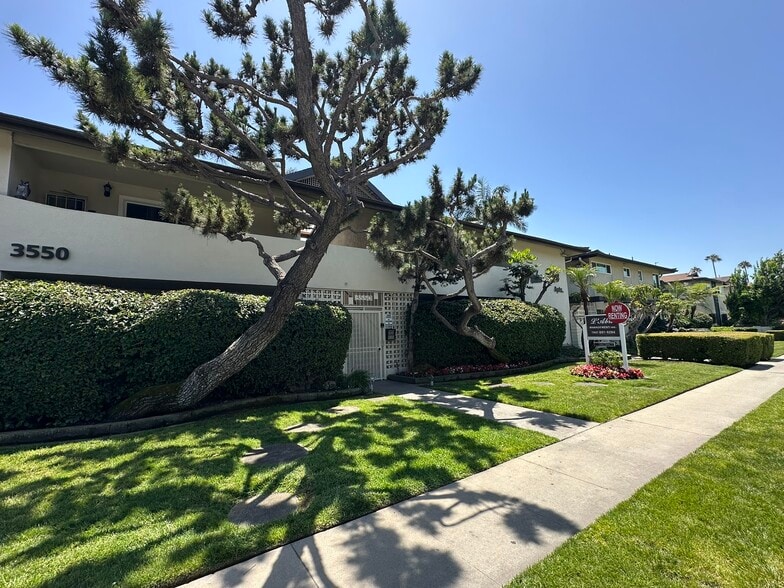 3546 Los Flores Blvd, Lynwood, CA for sale - Building Photo - Image 2 of 9