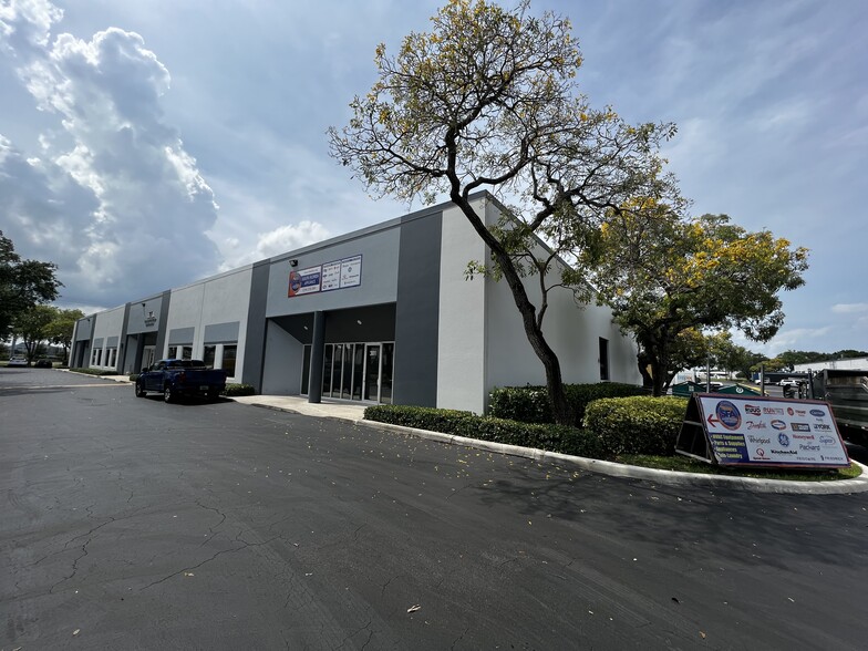 5600 NW 12th Ave, Fort Lauderdale, FL for lease - Primary Photo - Image 1 of 1