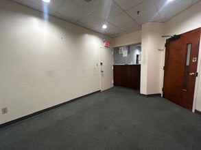 9101 4th Ave, Brooklyn, NY à louer Photo intérieure- Image 2 de 16