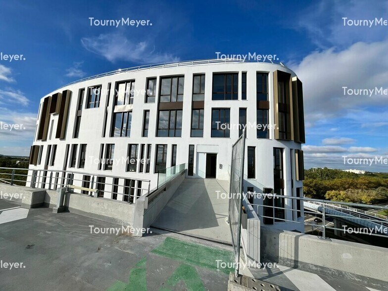Office in Toulouse for lease - Building Photo - Image 1 of 12