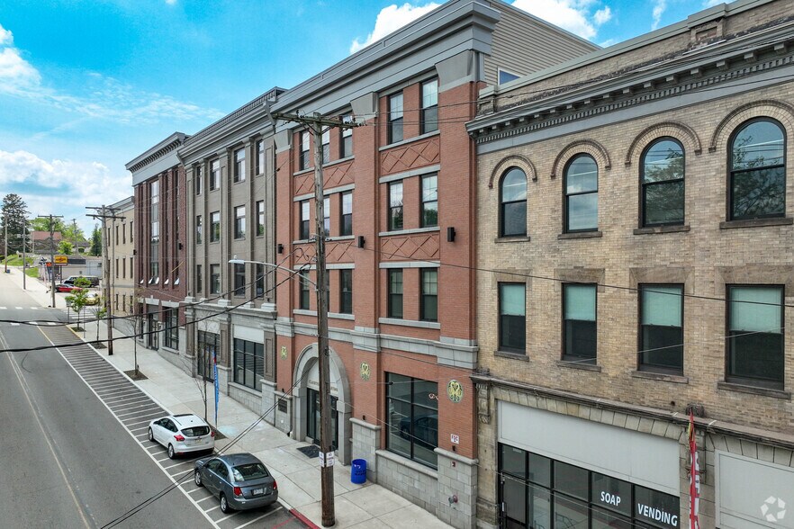 607 Miller Ave, Clairton, PA for lease - Primary Photo - Image 1 of 6
