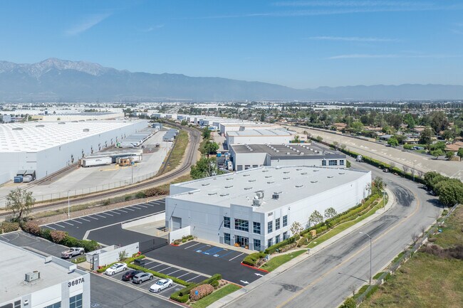 Plus de détails pour 3631 Grapevine St, Jurupa Valley, CA - Industriel à louer
