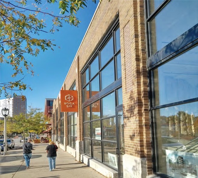 2217 N Prospect Ave, Milwaukee, WI à louer - Photo du bâtiment - Image 3 de 4