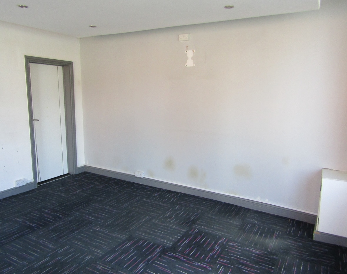 82 London Rd, Blackburn for lease Interior Photo- Image 1 of 2