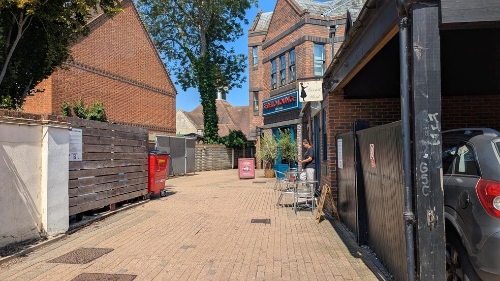 Central Walk, Wokingham for lease - Building Photo - Image 2 of 8
