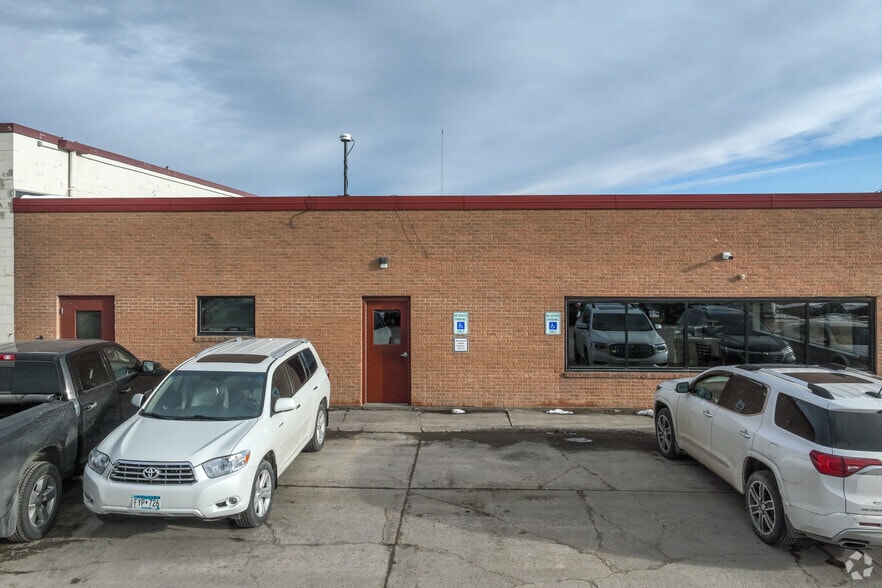 2975 N Washington St, Grand Forks, ND for lease - Building Photo - Image 3 of 5