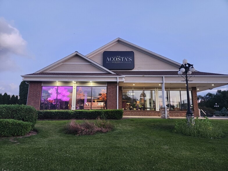 540 Cortland Dr, Lake Zurich, IL for sale - Building Photo - Image 2 of 26