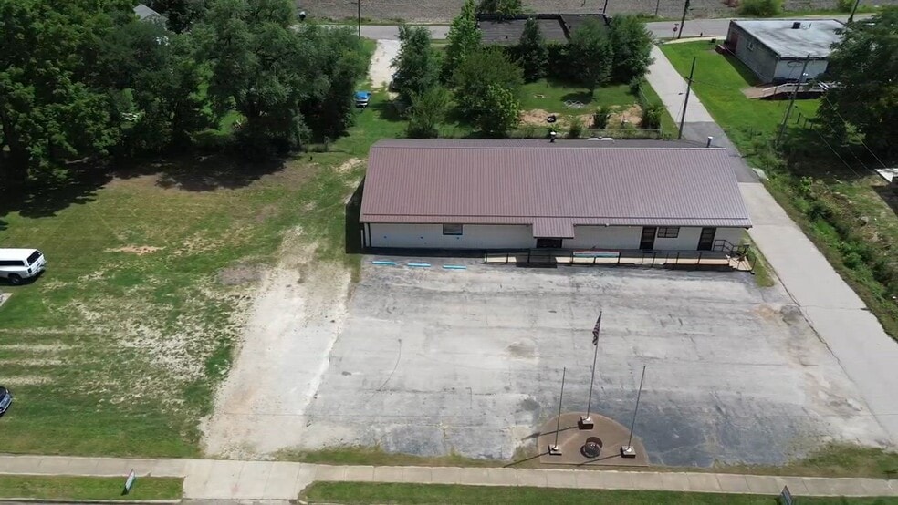 704 E Washington St, Cuba, MO for lease - Commercial Listing Video - Image 2 of 19