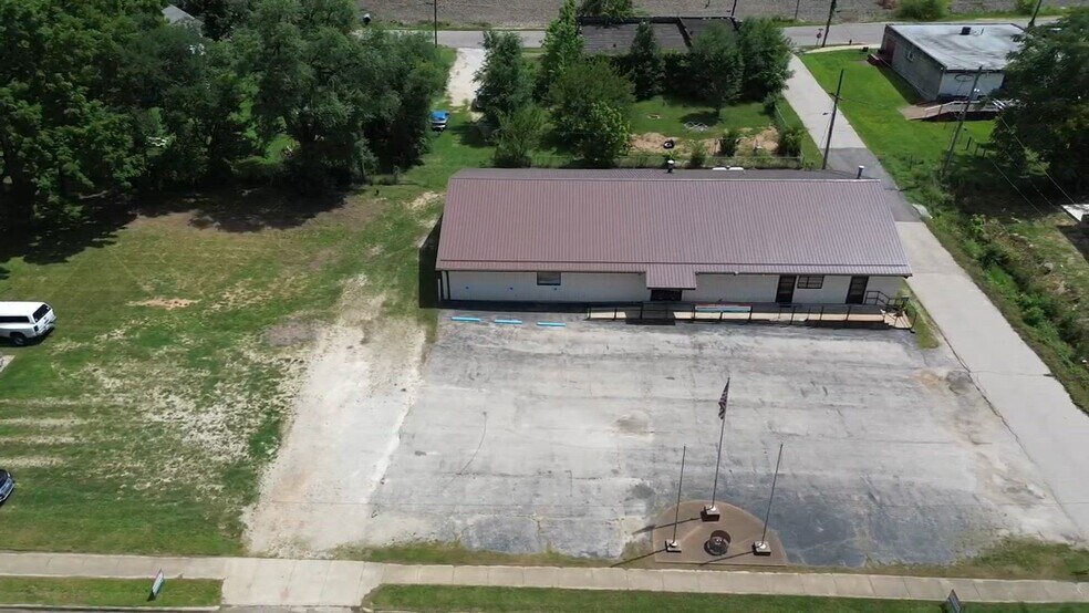 704 E Washington St, Cuba, MO à louer - Vidéo sur l’inscription commerciale - Image 2 de 19