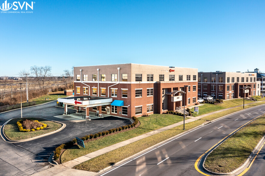 2452 Sir Barton Way, Lexington, KY à louer - Photo du bâtiment - Image 2 de 14