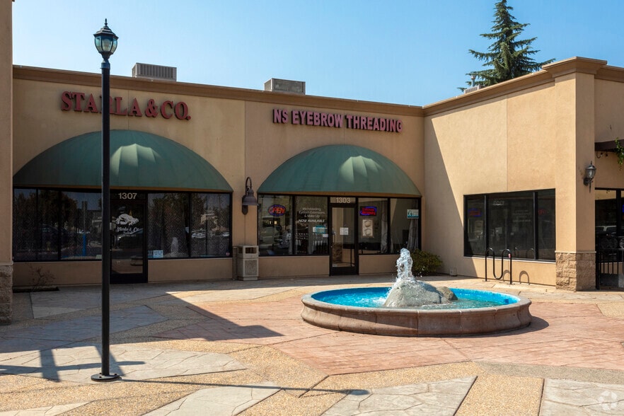 1365 E Prosperity Ave, Tulare, CA for lease - Building Photo - Image 3 of 4