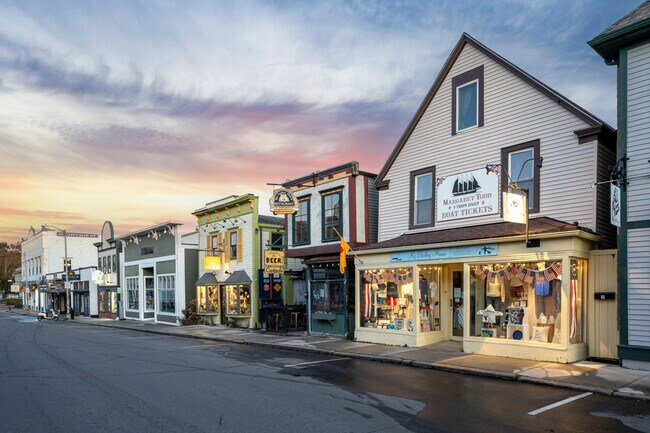 Plus de détails pour 19 Cottage St, Bar Harbor, ME - Commerce de détail à vendre