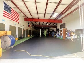 3511 N Loop 336 E, Conroe, TX for lease Interior Photo- Image 1 of 5