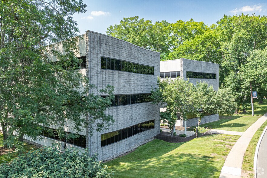 1600 Saint Georges Ave, Rahway, NJ à louer - Photo du bâtiment - Image 2 de 30