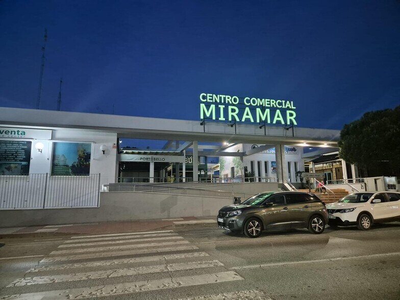Commerce de détail dans Chiclana de la Frontera, Cádiz à vendre - Photo du bâtiment - Image 2 de 3