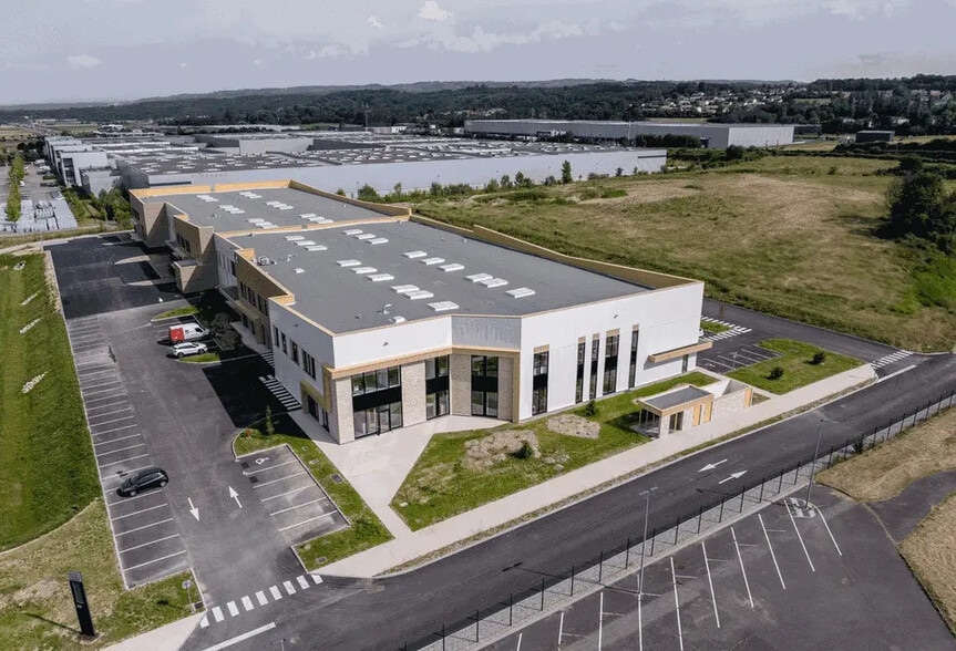 Flex in Vaulx-Milieu for lease - Aerial - Image 3 of 4