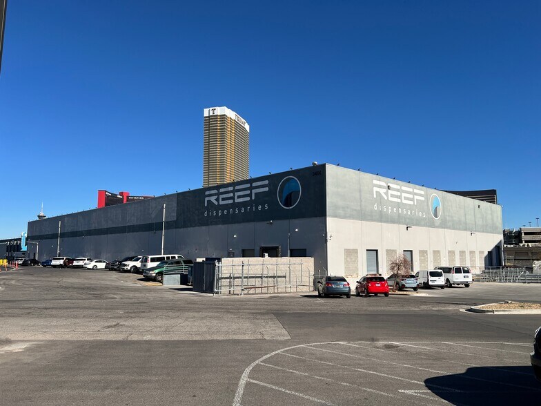 3400 Western Ave, Las Vegas, NV à louer - Photo du bâtiment - Image 2 de 4