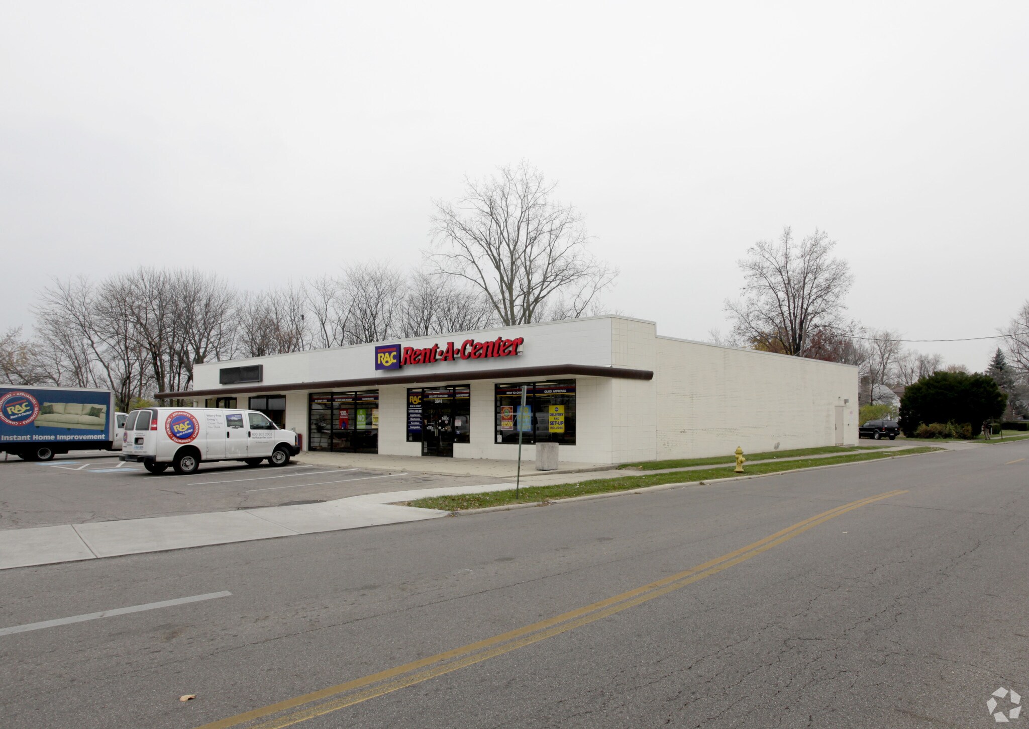 3841-3845 E Broad St, Columbus, OH for lease Primary Photo- Image 1 of 3
