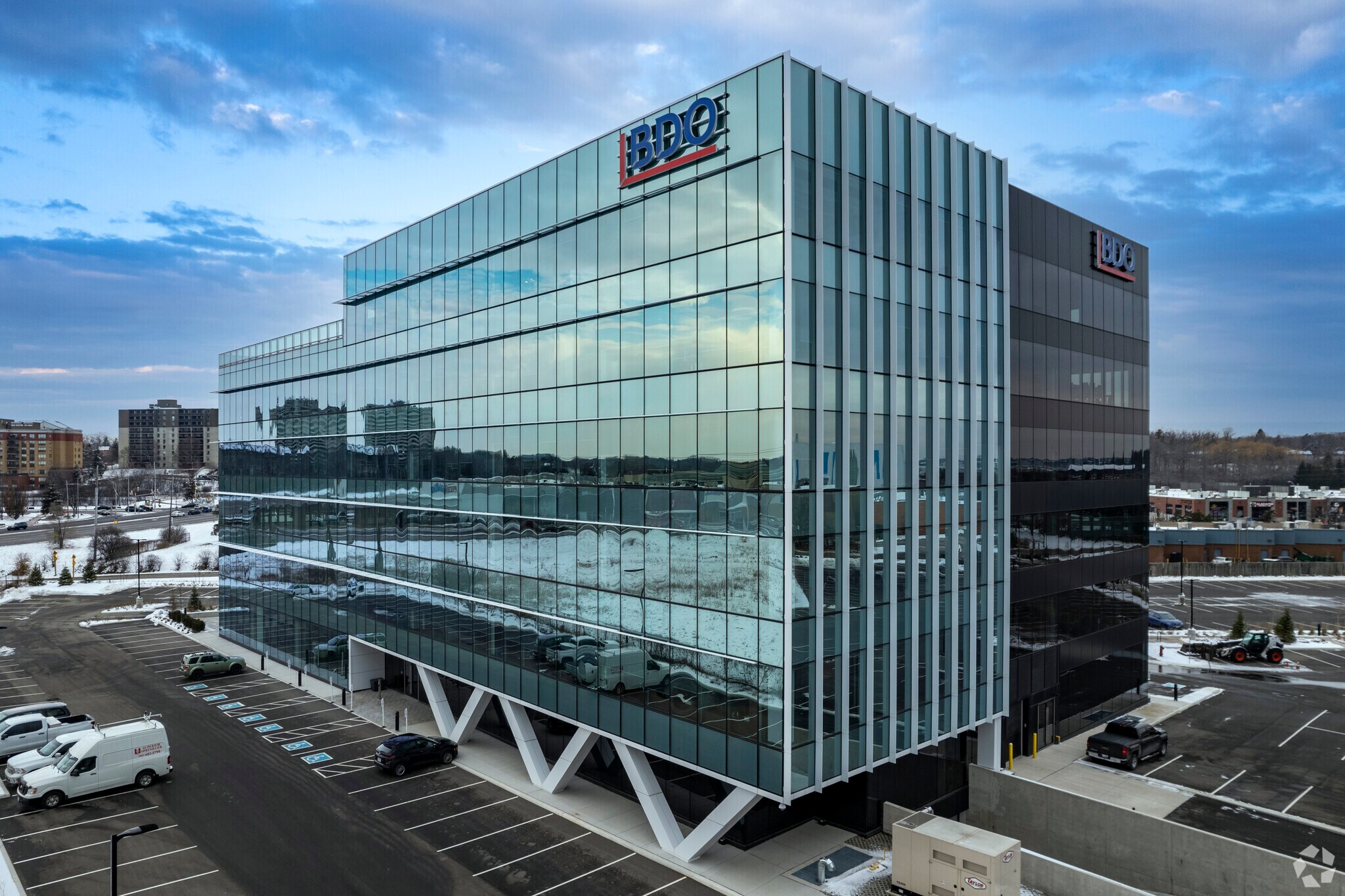 360 Oakville Place Dr, Oakville, ON for sale Primary Photo- Image 1 of 1