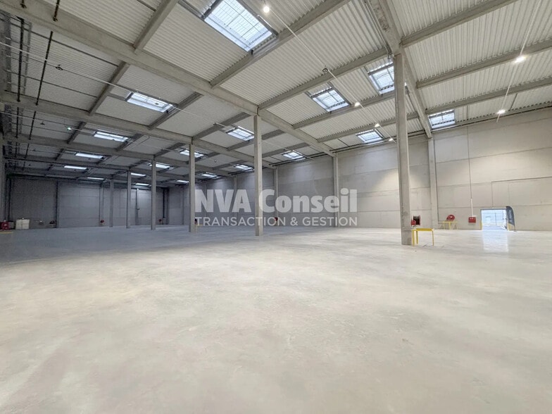 Industrial in Éragny for lease - Building Photo - Image 2 of 14