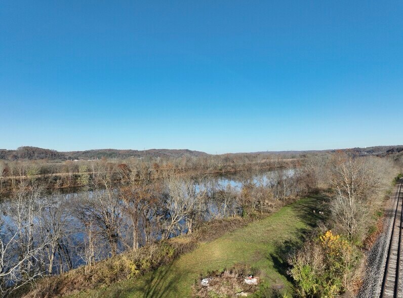 23765 Charleston Rd, Leon, WV à vendre - Photo du bâtiment - Image 2 de 63