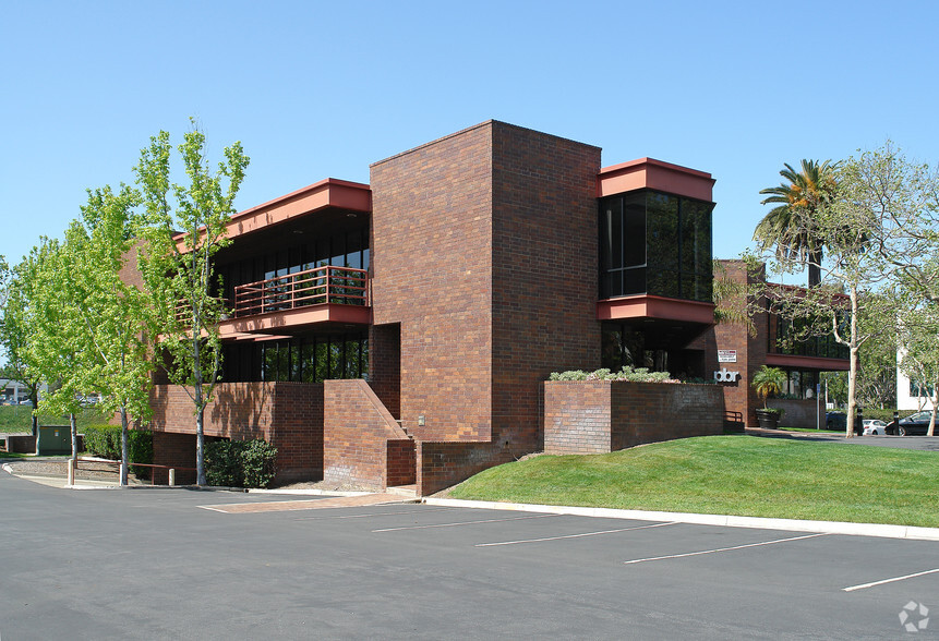 7 Upper Newport Plaza Dr, Newport Beach, CA for sale - Building Photo - Image 1 of 1