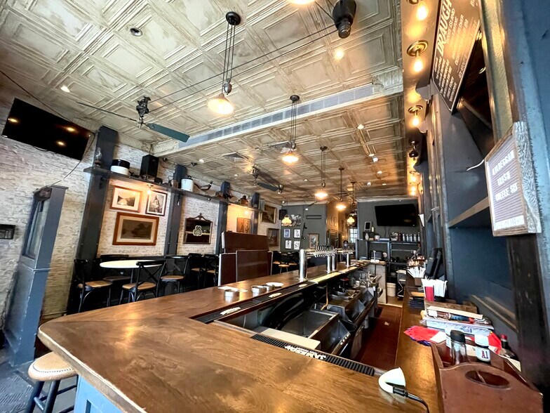 785 Ninth Ave, New York, NY à louer - Photo du bâtiment - Image 2 de 8