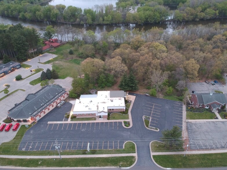 5171 Plainfield Ave NE, Grand Rapids, MI for sale - Building Photo - Image 3 of 36