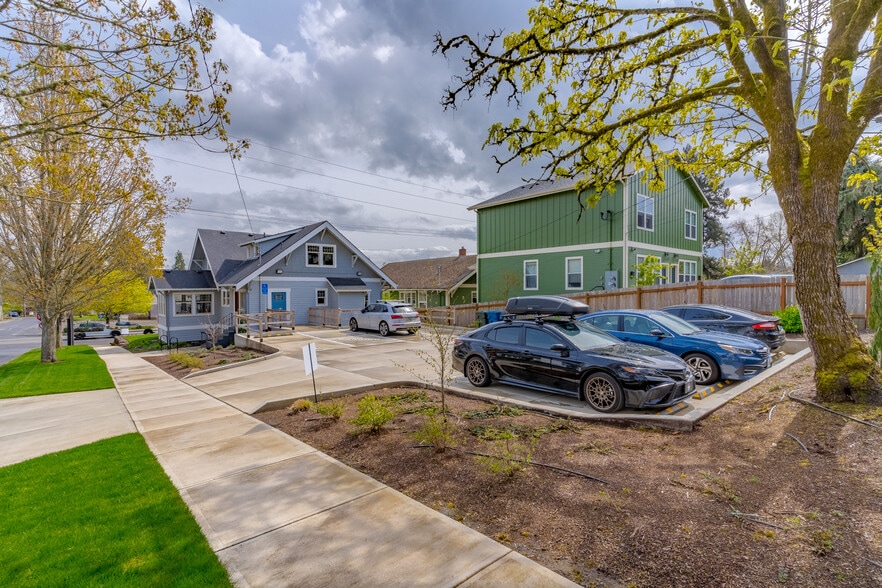 1705 Commercial St SE, Salem, OR à vendre - Photo du bâtiment - Image 3 de 47