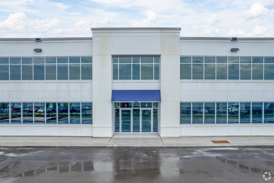 12545 Coleraine Dr, Caledon, ON à louer - Photo du bâtiment - Image 2 de 3