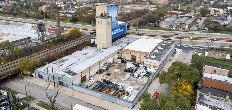 4535 W Lexington St, Chicago, IL à louer - Photo du bâtiment - Image 2 de 3