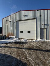 8459 23rd Ave NE, Calgary, AB à louer Photo intérieure- Image 2 de 4