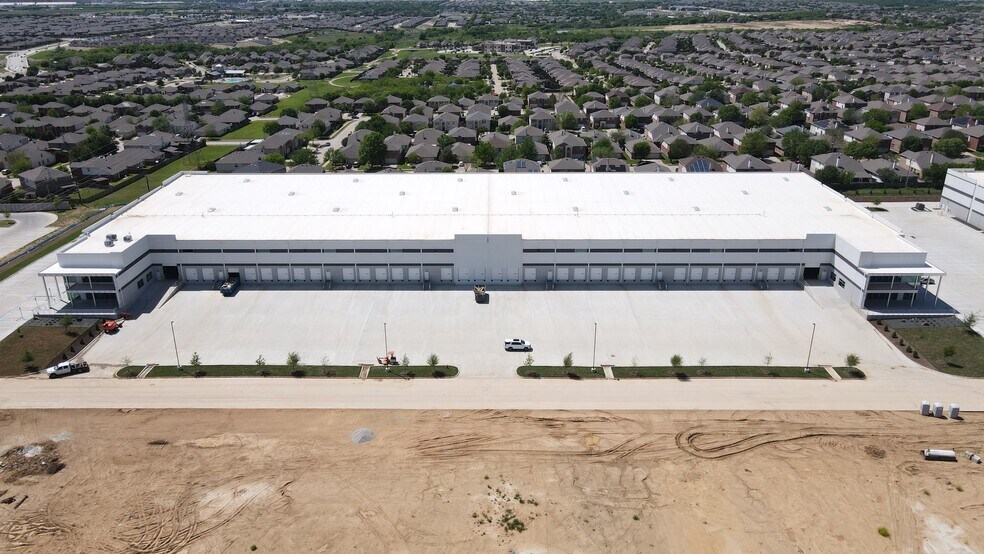 2733 Basswood Blvd, Fort Worth, TX for lease - Building Photo - Image 1 of 2