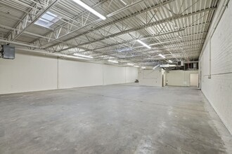 1207 Textile Pl, High Point, NC for lease Interior Photo- Image 2 of 3