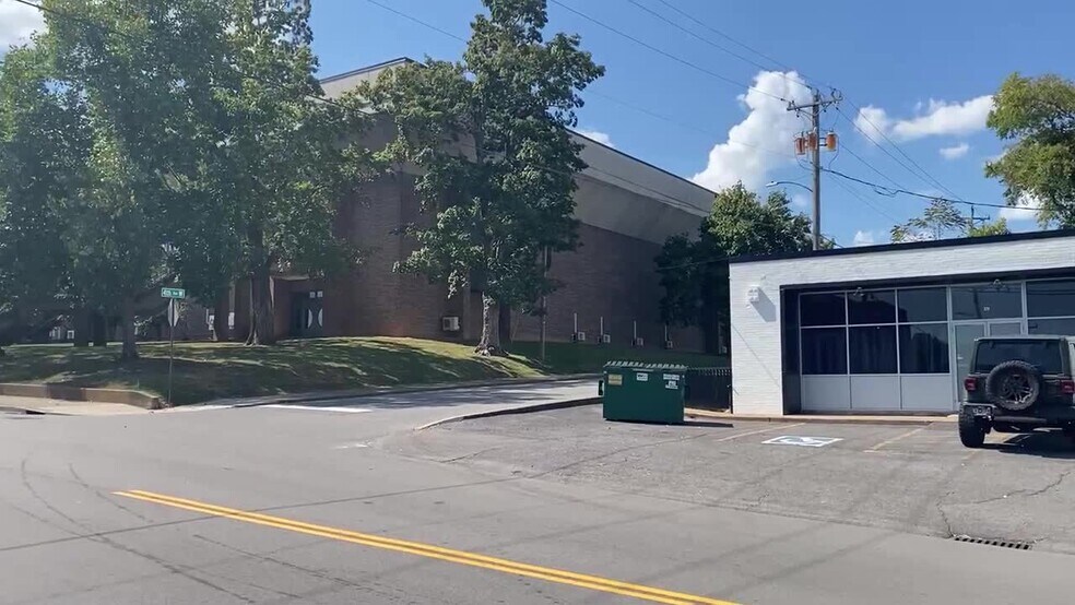 329 N Main St, Springfield, TN à vendre - Vidéo sur l’inscription commerciale - Image 2 de 36