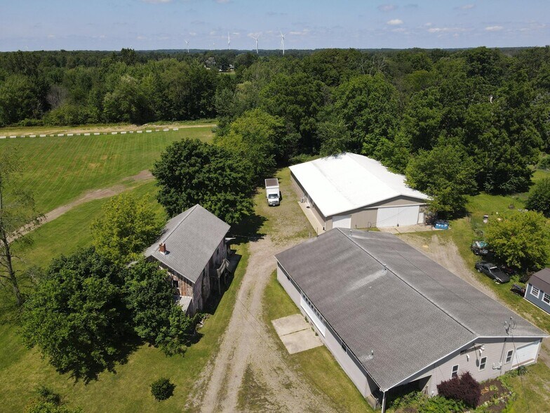 120 Vreeland St, North Adams, MI à vendre - Photo du bâtiment - Image 1 de 41