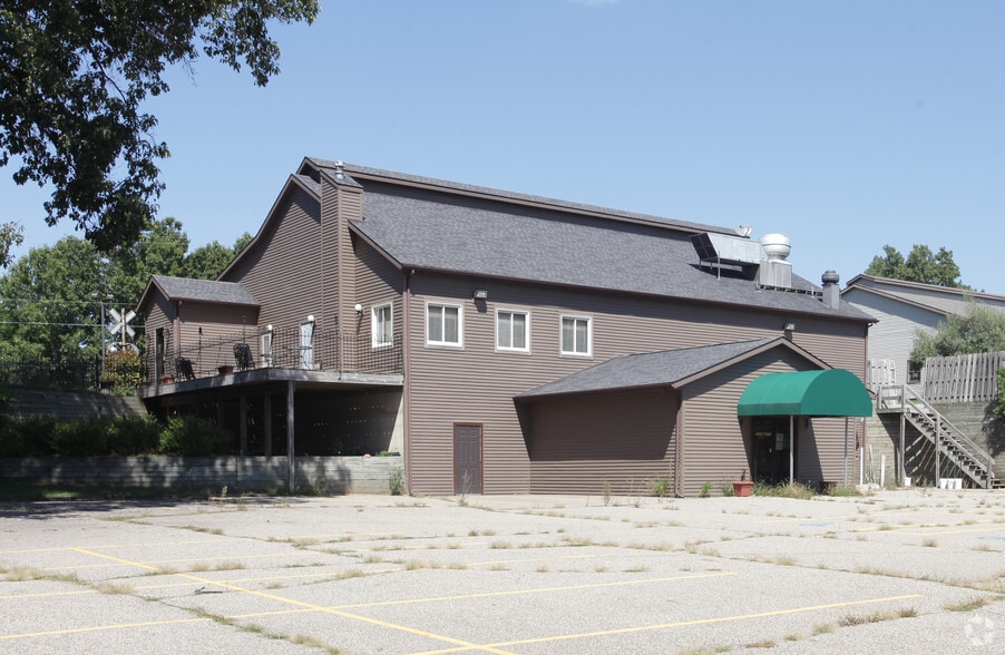 6225 W D Ave, Kalamazoo, MI à vendre - Photo du bâtiment - Image 2 de 46