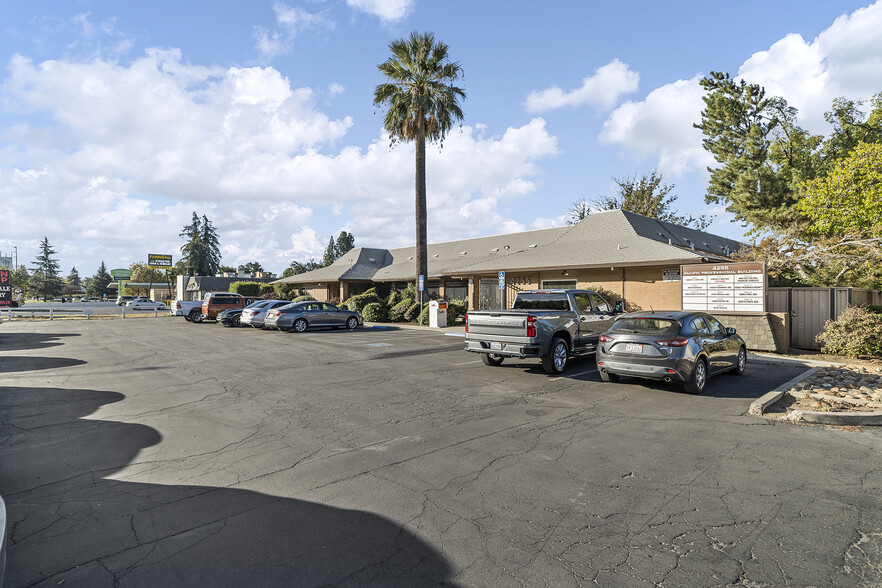 4255 Pacific Ave, Stockton, CA for lease - Building Photo - Image 1 of 13