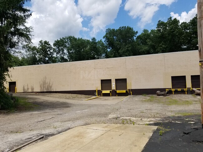Plus de détails pour 1133-1135 W Portage Trail Ext, Cuyahoga Falls, OH - Industriel à louer