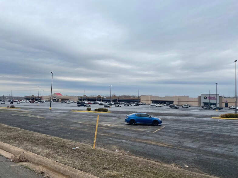 2408 E Shawnee Rd, Muskogee, OK à louer - Photo du bâtiment - Image 3 de 6