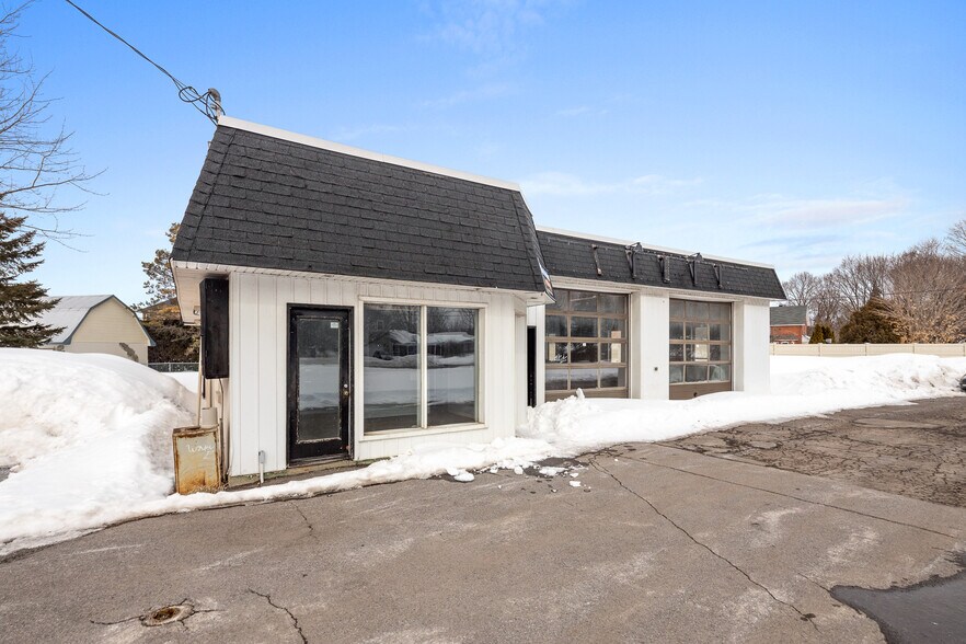 314 River Rd, Ottawa, ON à vendre - Photo du bâtiment - Image 2 de 8