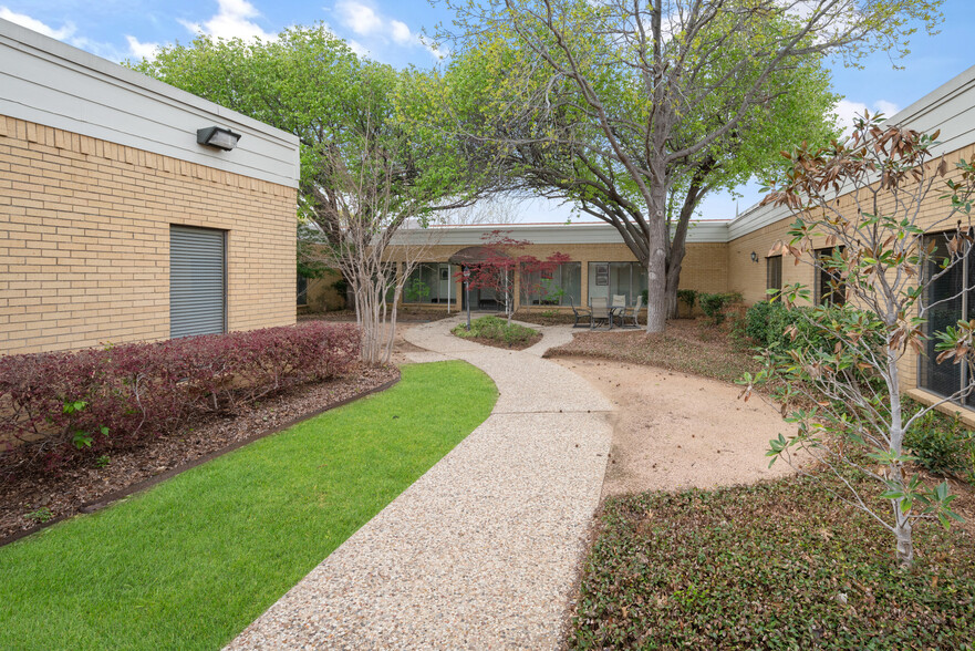 500 S Denton Tap Rd, Coppell, TX for lease - Building Photo - Image 3 of 18